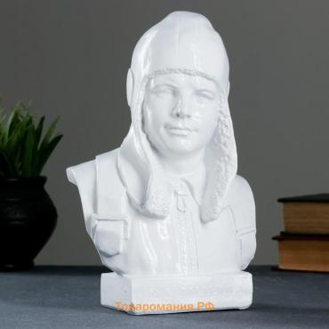 Бюст «Гагарин Ю.А.», фигурка полистоун, белый, 25×17 см